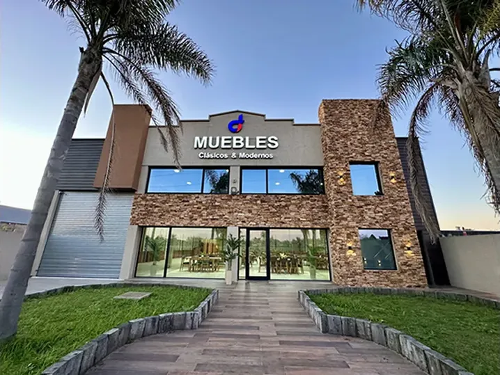 Showroom de muebles de algarrobo en Luján