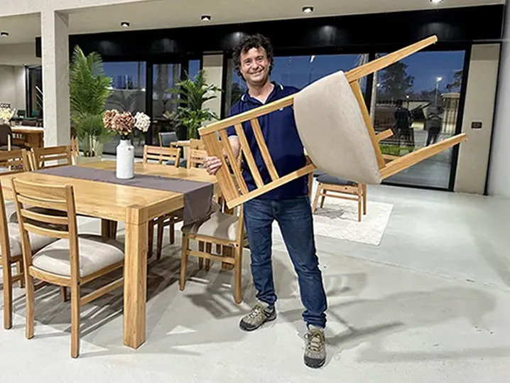 Muebles de algarrobo artesanales