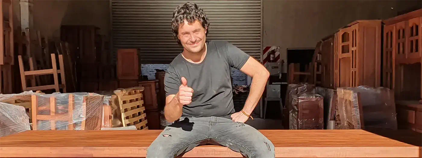 Sillas y mesas de comedor en madera maciza