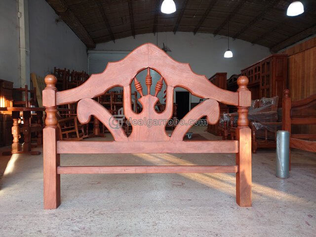 Cama de algarrobo flor de lis