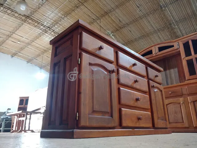 Comoda de algarrobo con 2 puertas (Cajonera)