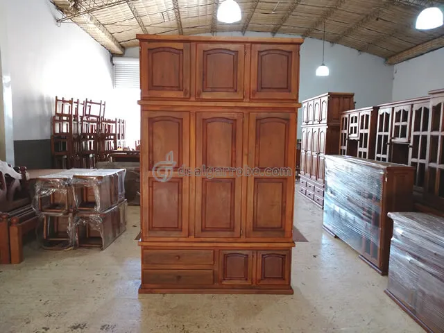 Placard de Algarrobo con 3 Puertas y Zapatero. Fbrica de Placares de Madera. Modelos y Precios