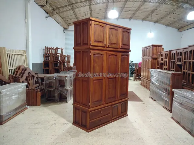 Placard de Algarrobo con 3 Puertas y Zapatero. Fbrica de Placares de Madera. Modelos y Precios