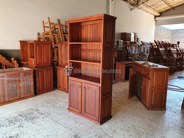 Biblioteca de algarrobo de 1,00 x 2,00 con puertas