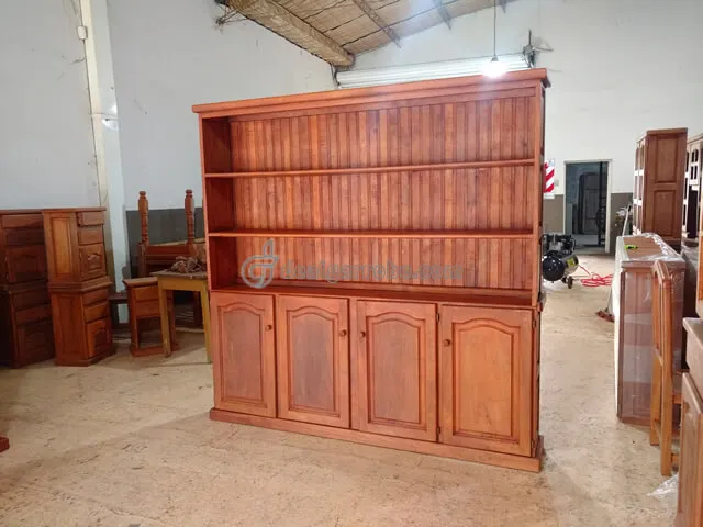 Biblioteca de algarrobo de 2,00 x 2,00 con puertas