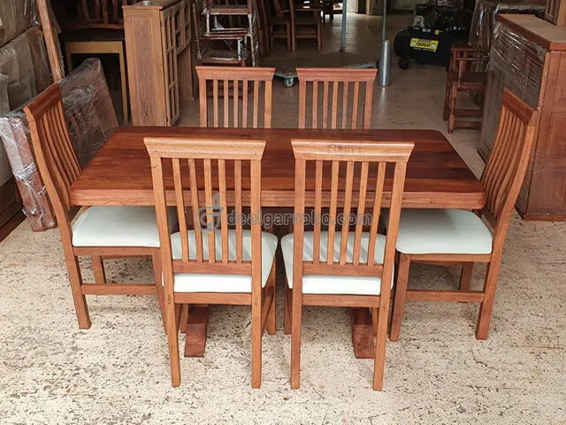 ▷ Mesa con 4 Sillas de Algarrobo Tapizadas