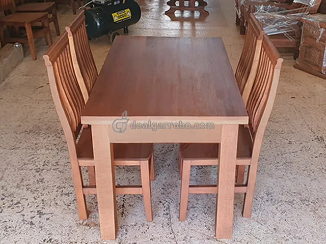 Juego de Mesa con 4 Sillas de Algarrobo Ergonmicas