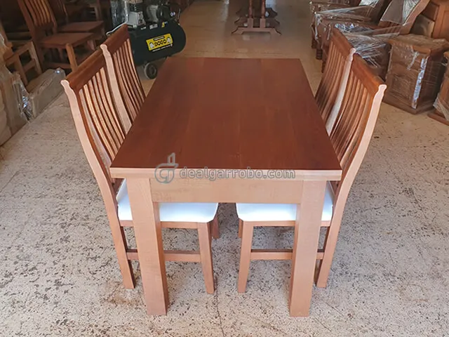 ▷ Mesa con 4 Sillas de Algarrobo Tapizadas