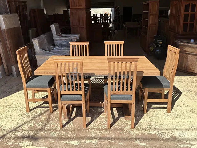 Mesa de Algarrobo Moderna Laqueada Pata en V