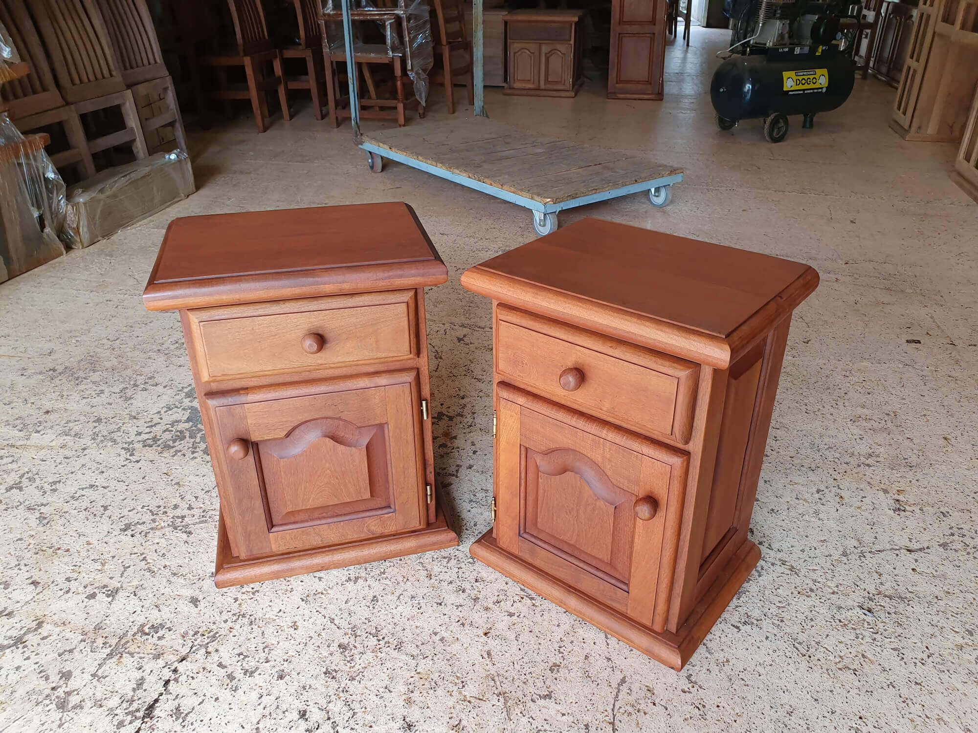 Mesa de Luz de Algarrobo Precio 【 FABRICA