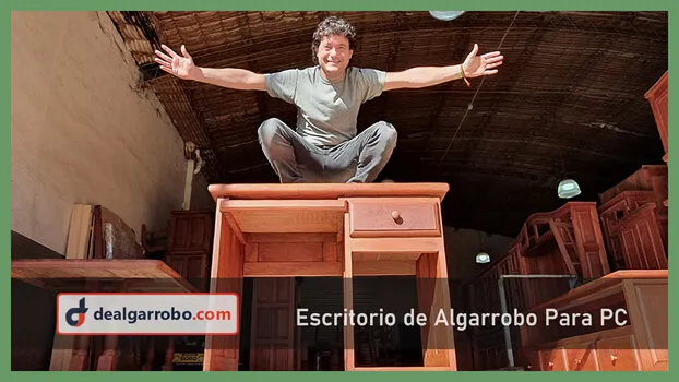 Escritorio de algarrobo con 4 cajones